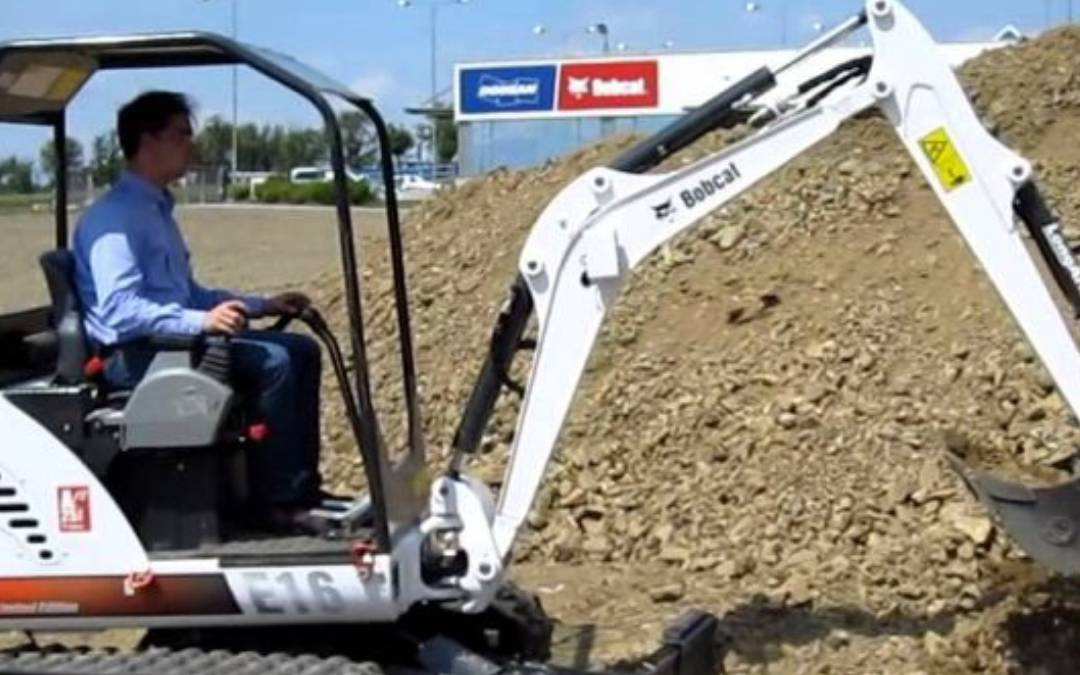 Miniescavatore Bobcat E16 + benna + martello demolitore + decespugliatore -mg-noleggio-mezzi-pesanti-e movimento terra 11 (3)
