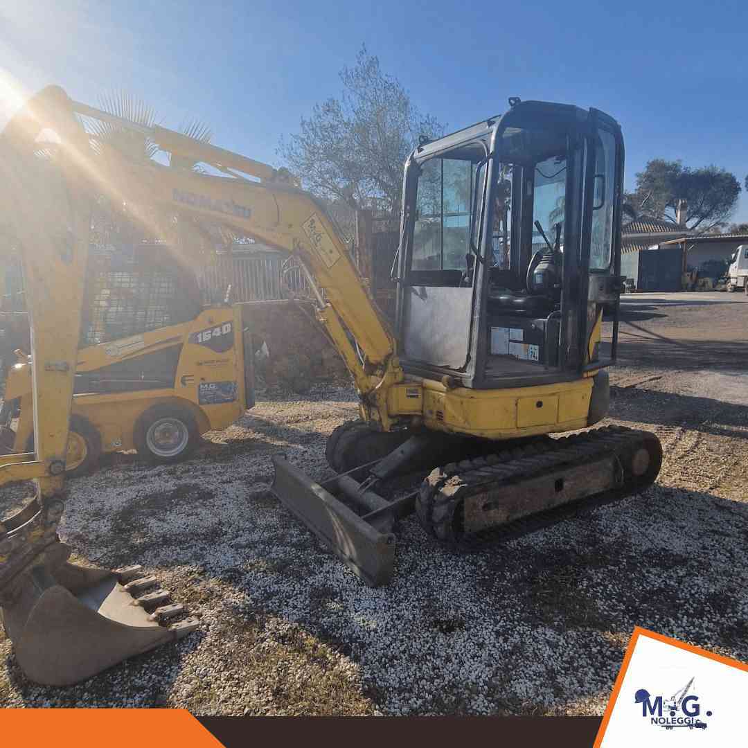 KOMATSU PC26 (2) noleggio - KOMATSU PC26 (2)