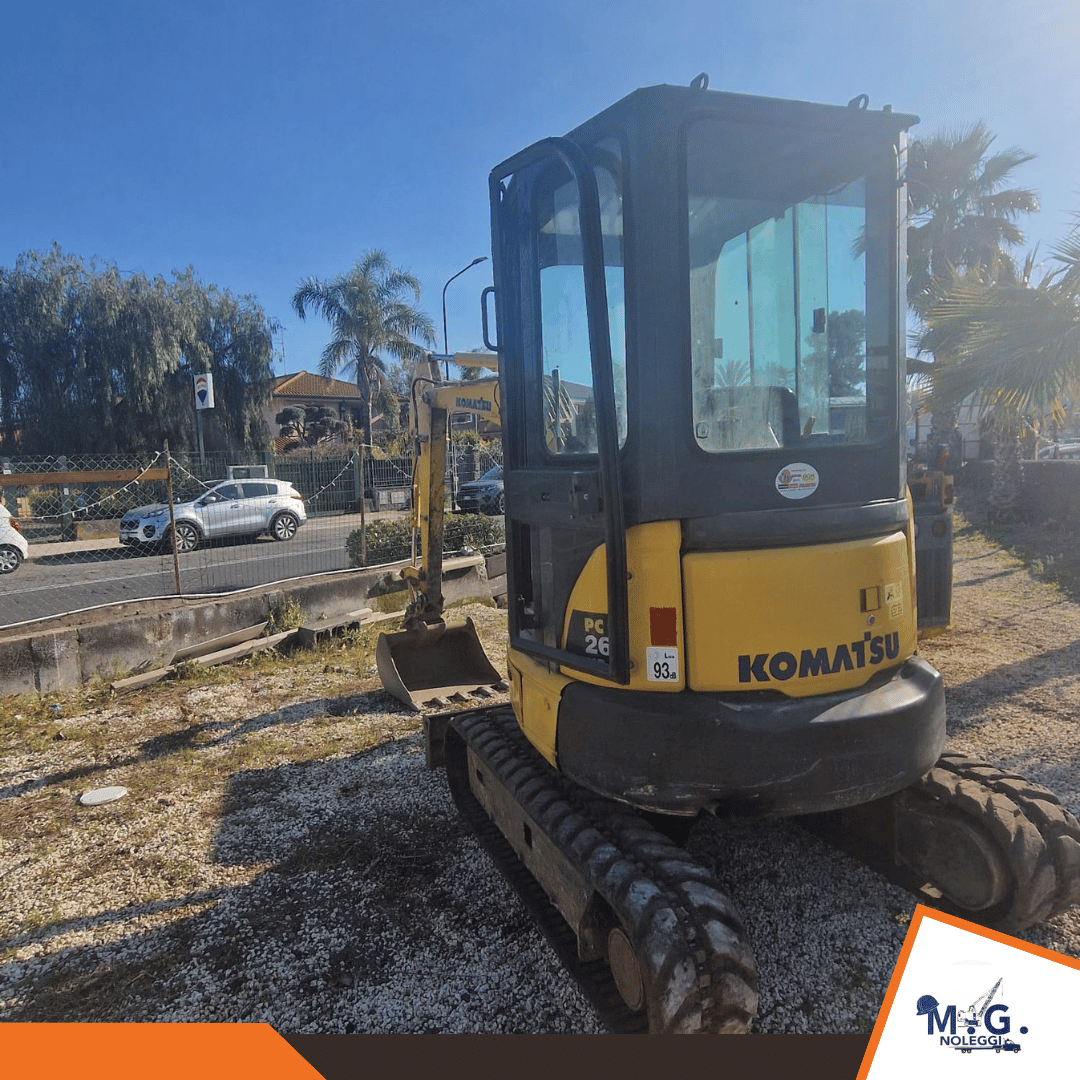 KOMATSU PC26 (5) noleggio catania - KOMATSU PC26 (2)