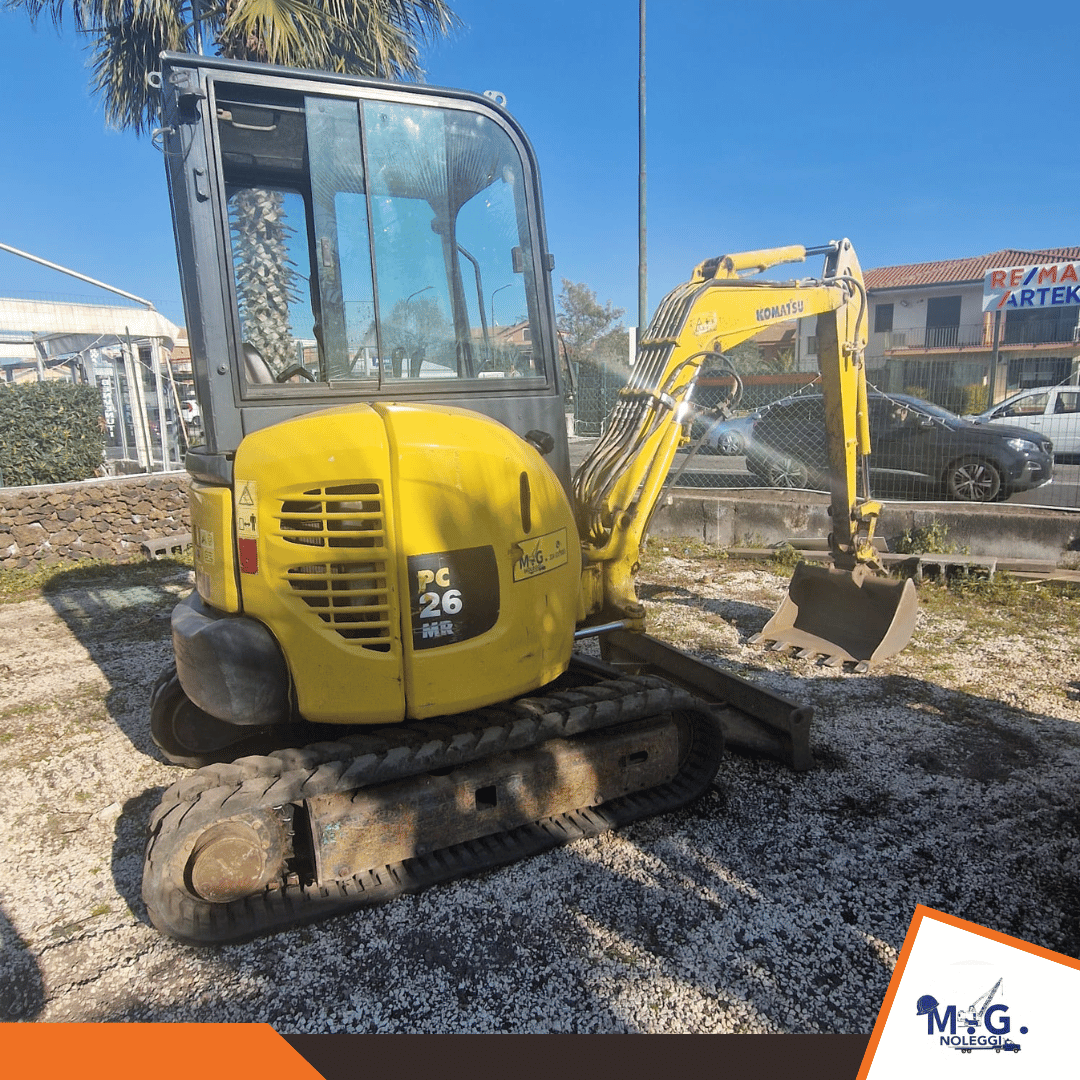 KOMATSU PC26 noleggio catania - KOMATSU PC26 (2)
