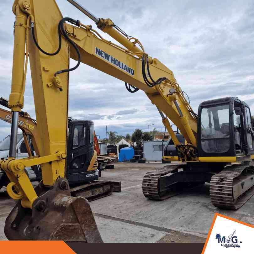 NEW HOLLAND E215 – (3) NEW HOLLAND E215 - (3)